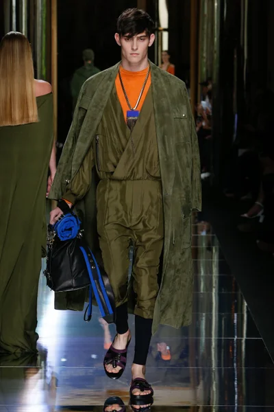 Look 17